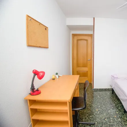 Rent this 4 bed room on Primat Reig - Almassora in Avinguda del Primat Reig, 46019 Valencia