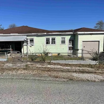 Buy this 2 bed house on 1204 Cumberland Avenue in Russell Heights, Flatwoods