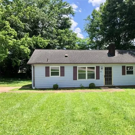 Rent this 3 bed house on 812 South Laurel Street in Lincolnton, NC 28092