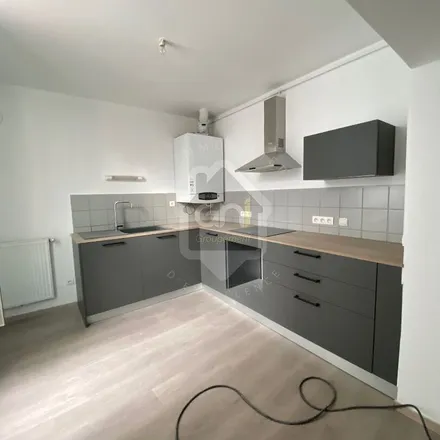 Rent this 3 bed apartment on 92 Rue Pierre Julien in 26200 Montélimar, France