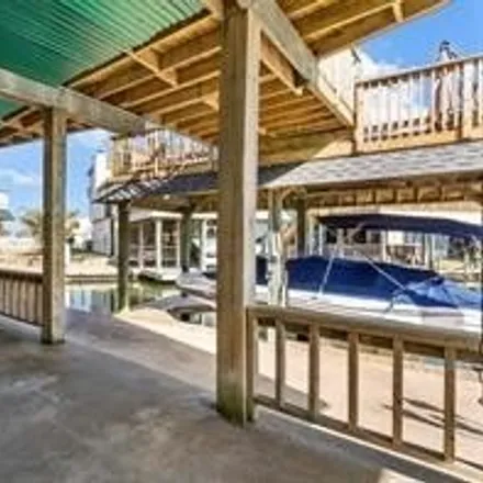 Image 6 - 518 Paradise Drive, Tiki Island, Galveston County, TX 77554, USA - House for sale