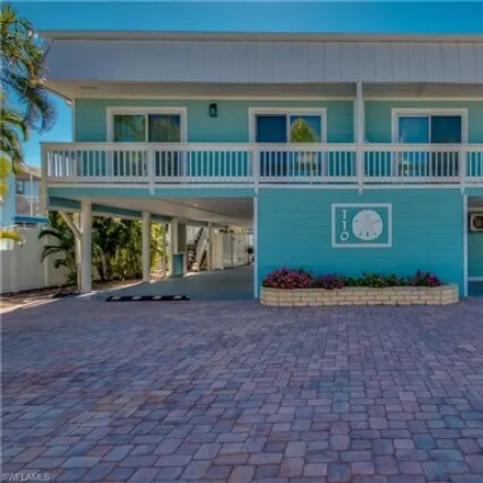 Image 1 - 110 Bahia Via, Fort Myers Beach, Florida, 33931 - House for sale