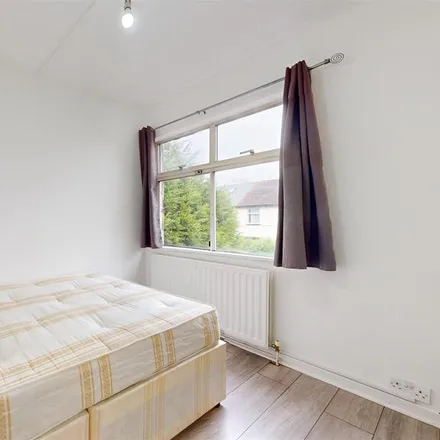 Rent this 1 bed room on Mead Plat in London, NW10 0PY