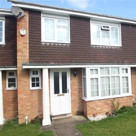 Rent this 3 bed townhouse on 33 Beverley Gardens in Maidenhead, SL6 6SN