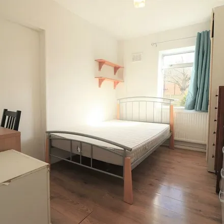 Rent this 4 bed apartment on Beechwood Avenue in London, UB8 3QF