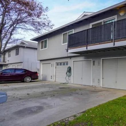 Buy this 3 bed condo on Del Rio Circle in Vacaville, CA 95687