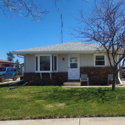 Buy this 3 bed house on 981 Sycamore Avenue in Racine, WI 53406