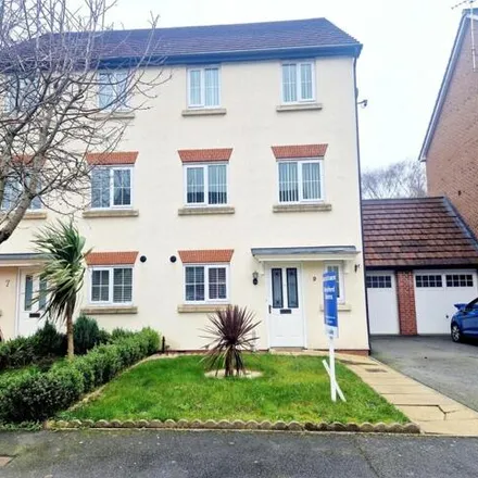 Buy this 5 bed duplex on Hardwick Drive in Stansty, LL11 4FB