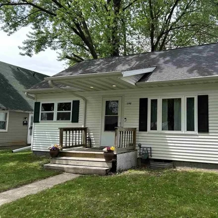 Buy this 2 bed house on 1158 South Oakland Avenue in Green Bay, WI 54304