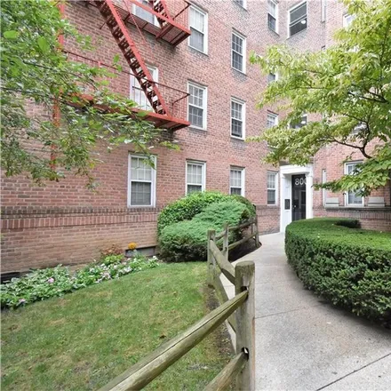 Image 2 - 801 Bronx River Road, City of Yonkers, NY 10708, USA - Condo for sale