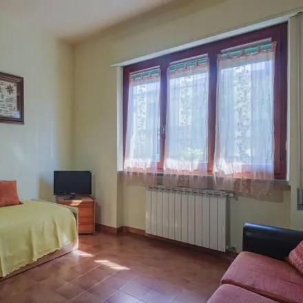 Image 2 - 54037 Massa MS, Italy - Apartment for rent
