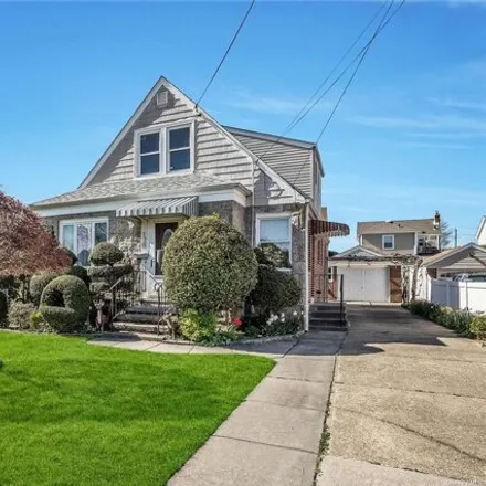 Buy this 4 bed house on 178 Dow Avenue in Village of Mineola, North Hempstead