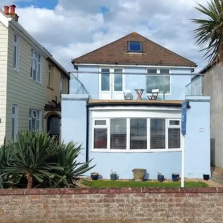 Rent this 3 bed house on Marine Parade East in Lee-on-the-Solent, PO13 9FP