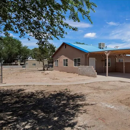 Image 3 - 601 Heather Lane Southwest, South Valley, NM 87105, USA - House for sale