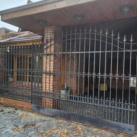 Buy this 2 bed house on Santiago del Estero 3570 in Partido de Lanús, 1824 Lanús Oeste