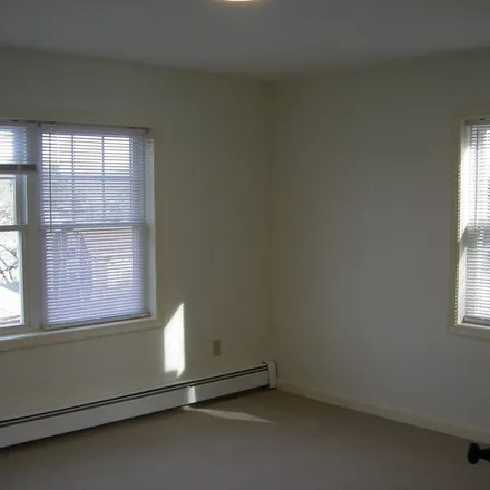 Image 3 - 345 Lake Avenue North, Worcester, MA 01653, USA - Apartment for rent