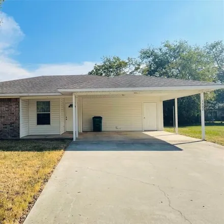 Rent this 3 bed house on 1602 Moss Street in Cook, Gainesville