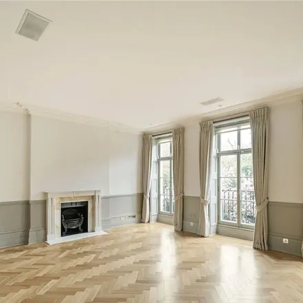 Rent this 6 bed apartment on 3 Earl's Terrace in London, W8 6LP