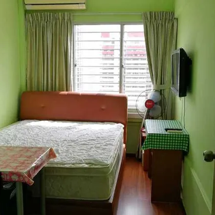 Rent this 1 bed room on People's Park Complex in Park Crescent, Singapore 059108