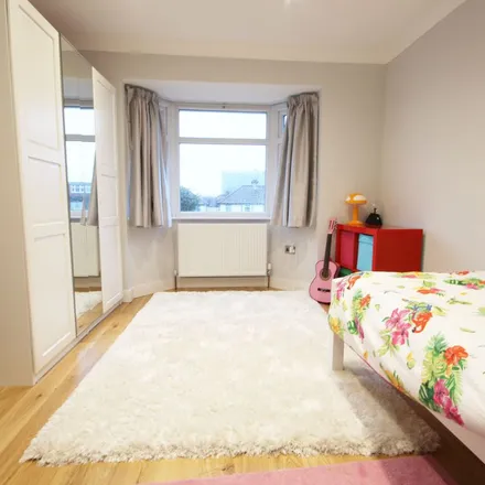 Image 4 - Southbourne Avenue, London, NW9 5BX, United Kingdom - Apartment for rent