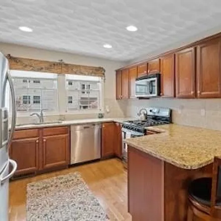 Image 4 - Red Brook Lane, West Warwick, RI 02893, USA - Townhouse for sale
