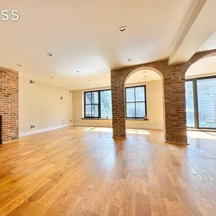 Rent this 3 bed house on 92 1st Place in New York, NY 11231