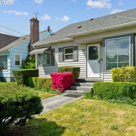 Buy this 3 bed house on 6415 North Omaha Avenue in Portland, OR 97217