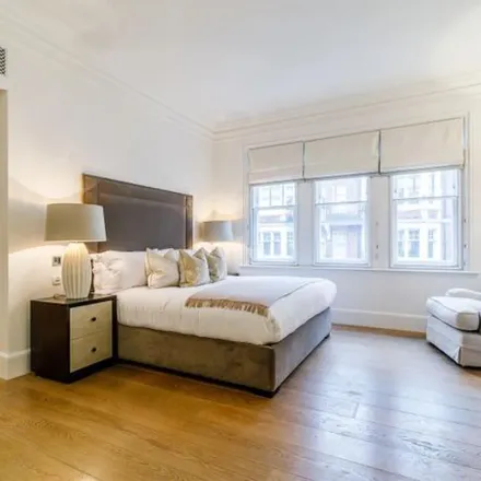 Rent this 3 bed apartment on Grosvenor Square in London, W1K 4BH