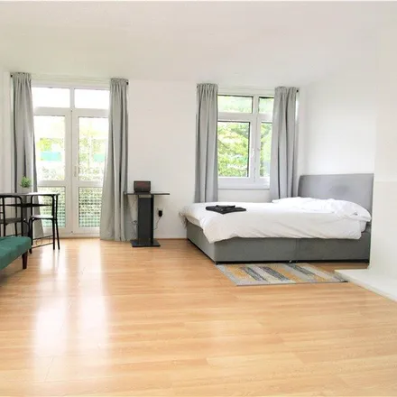 Rent this studio apartment on Limpsfield Avenue in London, SW19 6DL