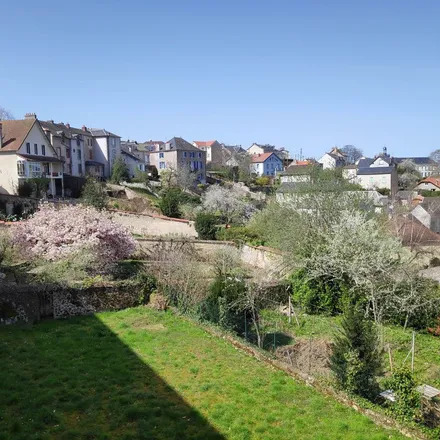 Rent this 2 bed apartment on 5 Rue Ferragüe in 23000 Guéret, France