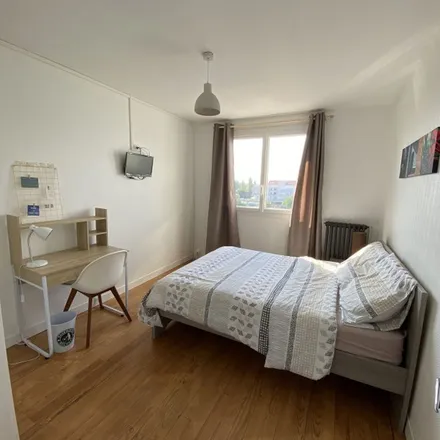 Rent this 1 bed apartment on 32 Avenue Jean Chaubet in 31500 Toulouse, France