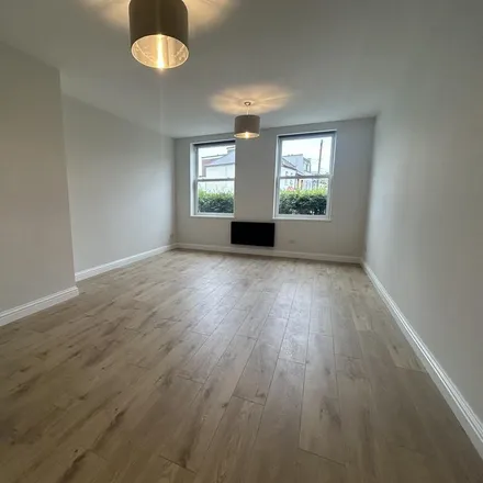 Image 2 - 77 The Hill, 77 Windmill Hill, London, EN2 7AF, United Kingdom - Apartment for rent