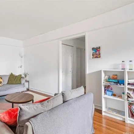 Image 3 - 105-25 67th Road, New York, NY 11375, USA - Apartment for sale