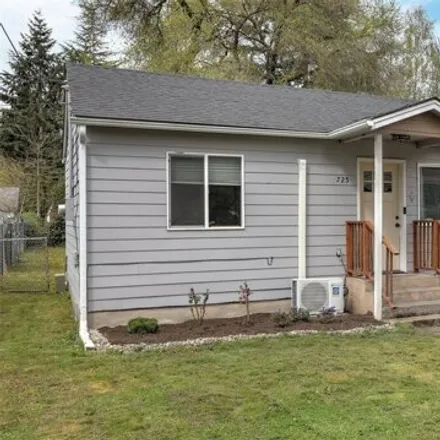 Buy this 2 bed house on 725 2nd Avenue South in Kent, WA 98032