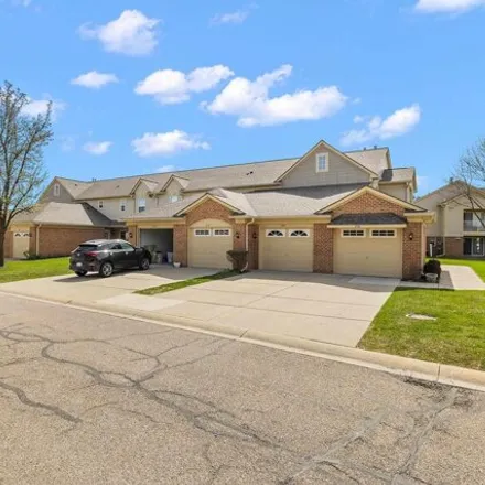 Image 2 - 55139 Westchester Drive, Shelby Charter Township, MI 48316, USA - Condo for sale