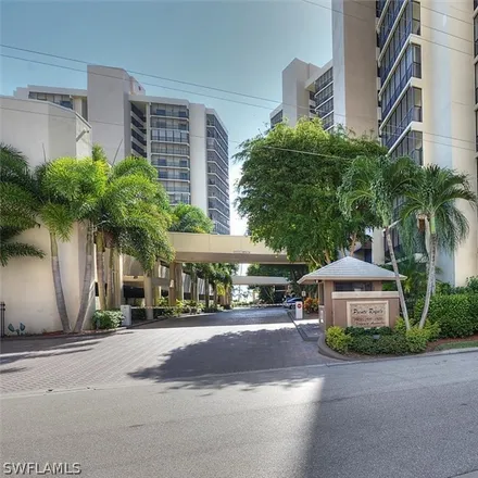 Image 3 - 2199 Virginia Avenue, Fort Myers, FL 33901, USA - Condo for sale