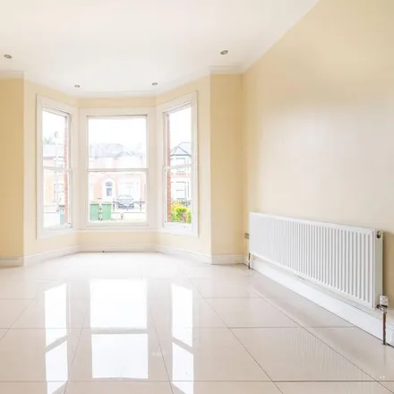 Rent this 6 bed townhouse on 112 Windsor Road in London, E7 0RB