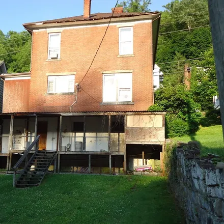 Image 2 - 104 Maple Avenue, Welch, WV 24801, USA - House for sale