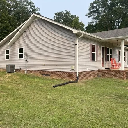 Image 5 - 1001 Apache Drive, New Johnsonville, Humphreys County, TN 37134, USA - House for sale
