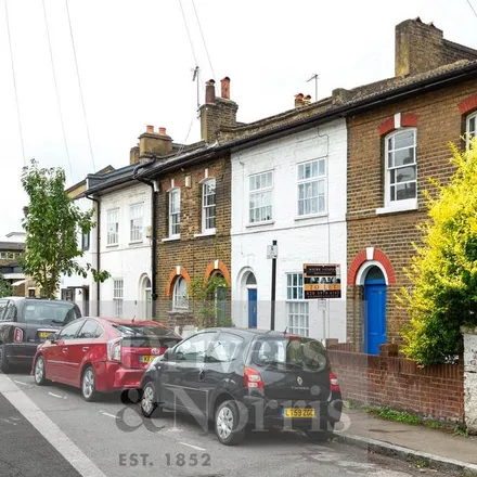Rent this 4 bed townhouse on Mitford Road in London, N19 4HL