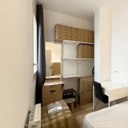 Rent this 4 bed room on Carrer del Comte d'Urgell in 60, 08001 Barcelona