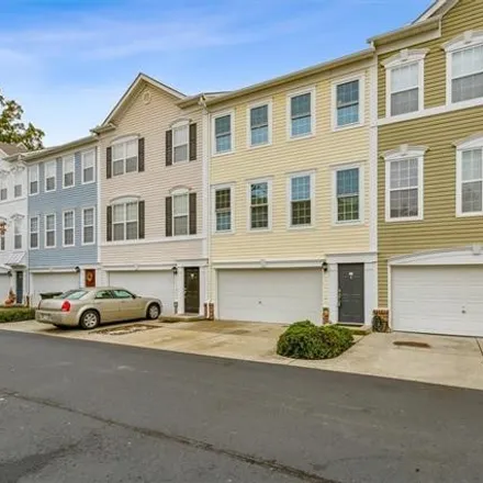 Image 2 - 559 Jessica Circle, Port Warwick, VA 23606, USA - Townhouse for sale