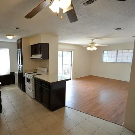 Image 7 - 724 East Pecan Street, Hurst, TX 76053, USA - Duplex for rent
