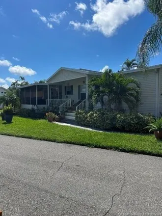 Buy this studio apartment on 2505 Maple Avenue West in Palm Beach Gardens, FL 33410