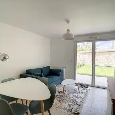 Rent this 2 bed apartment on 6 Place de la République in 77300 Fontainebleau, France