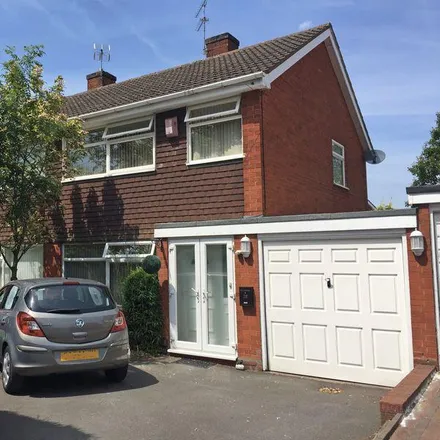 Rent this 3 bed duplex on St Columba's in Castlecroft Road, Wolverhampton