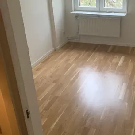 Rent this 1 bed room on Bäverbäcksgränd in Bandhagen, Sweden