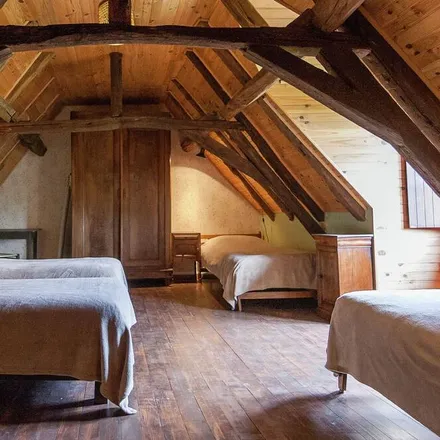 Rent this 7 bed house on Les Eyzies de Tayac Sireuil in Avenue de la Préhistoire, 24620 Les Eyzies