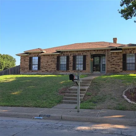 Rent this 4 bed house on 1270 Royal Oak Drive in DeSoto, TX 75115