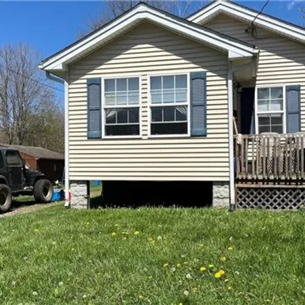 Buy this 2 bed house on 172 Gordon Street in Girard, OH 44420